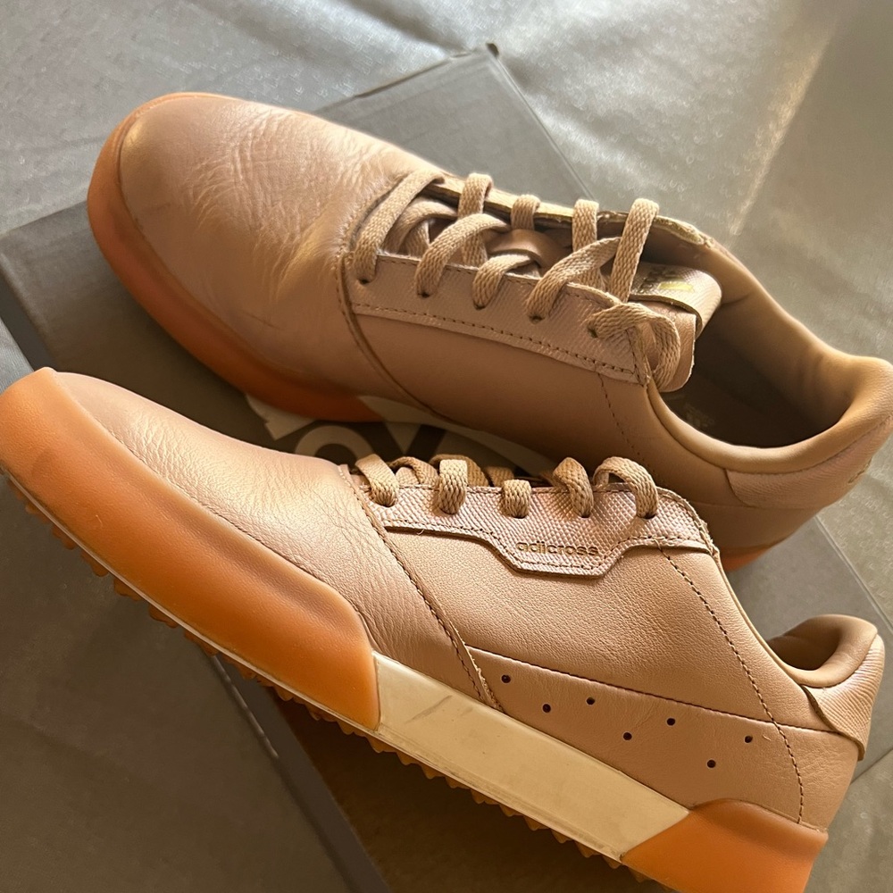 Adidas golf shoes for females, great condition/ comfort in sports ⛳️important 🔥